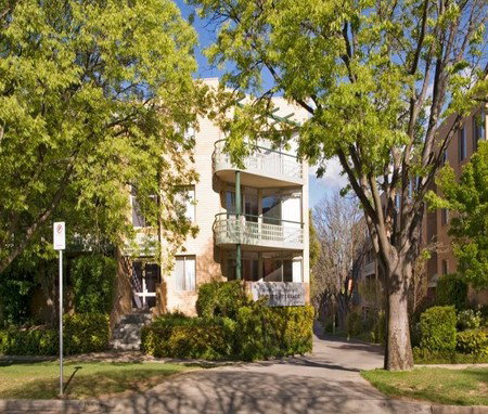 Kingston Terrace Serviced Apartments - Australia Shopping 1