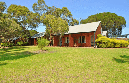 Currency Creek Winery - Local Tourism 0
