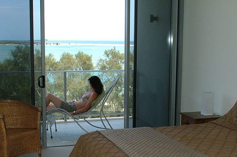 Space Holiday Apartments - Australia Shopping 3