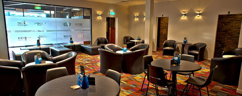 Olde Tudor Motor Inn - Accommodation Australia 2