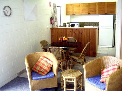 Ti Tree Holiday Apartments - Local Tourism 4