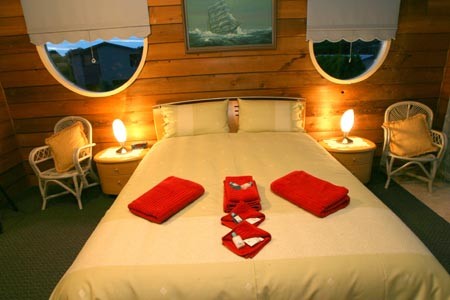 Black Dolphin Luxury Accommodation - Accommodation Australia 5