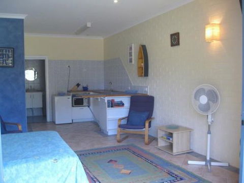 Windsurfer Beach Chalets - Accommodation Australia 4