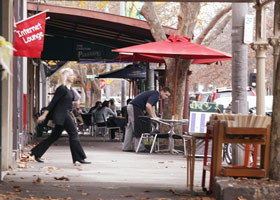 About Henry's - Accommodation Australia 0