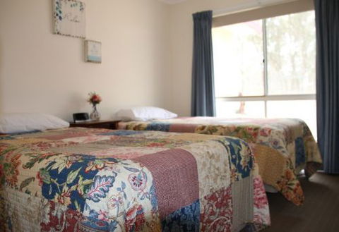 Donkey Tales Farm Cottages - Australia Shopping 8