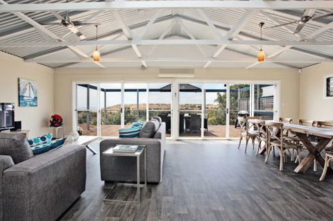 Coral Sands Luxury Beach House - Local Tourism 0