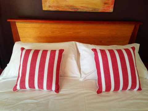 ArtHOUSE Beachfront Accommodation - Local Tourism 4
