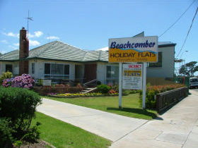 Beachcomber Holiday Flats - Accommodation Australia 0