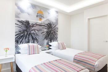 Abode By Easystay - Local Tourism 14