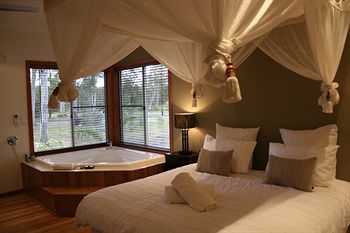 Lake Weyba Cottages Noosa - Accommodation Australia 4