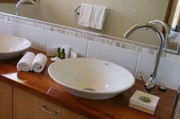 Lake Weyba Cottages Noosa - Accommodation Australia 9