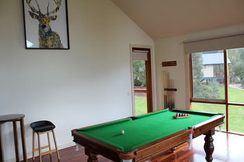 Yering Gorge Cottages By The Eastern Golf Club - Local Tourism 24