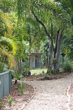 Nomads Noosa Backpackers Hostel - Australia Shopping 1