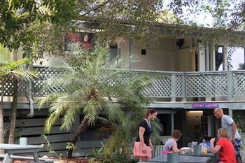 Nomads Noosa Backpackers Hostel - Australia Shopping 2