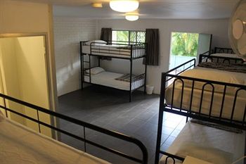 Nomads Noosa Backpackers Hostel - Australia Shopping 3