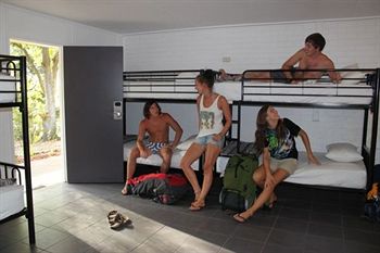 Nomads Noosa Backpackers Hostel - Australia Shopping 6