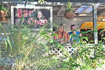 Nomads Noosa Backpackers Hostel - Australia Shopping 11