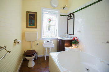 Adeline Bed And Breakfast - Local Tourism 13