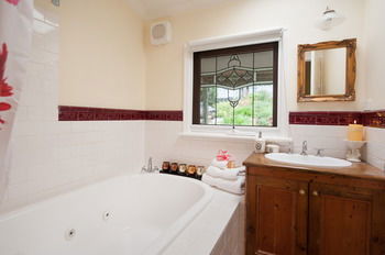 Adeline Bed And Breakfast - Local Tourism 29