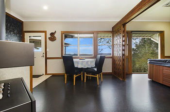 Artisan Spa Views - Local Tourism 12