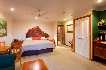 Artisan Spa Views - Local Tourism 16