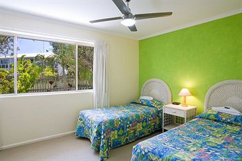 Beach Breakers Resort - Australia Shopping 3