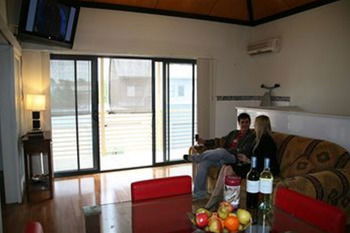 Harbourside Terraces - Local Tourism 24