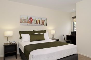 Apartments @ Glen Central ViQi - Australia Shopping 11