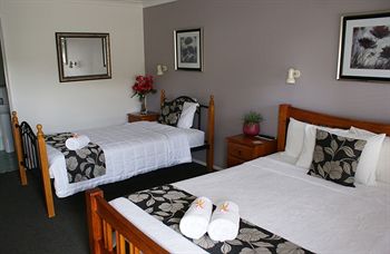 Riverside Motel - Accommodation Australia 1
