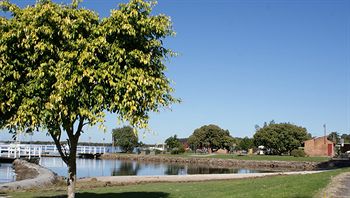 Riverside Motel - Accommodation Australia 2