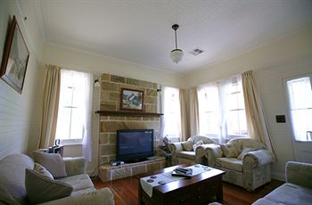 Singletons Retreat - Accommodation Australia 8