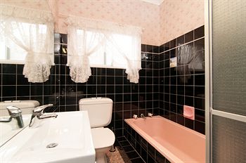 North Ryde Guest House - Australia Shopping 7