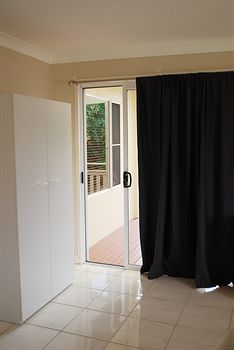North Ryde Guest House - Australia Shopping 11