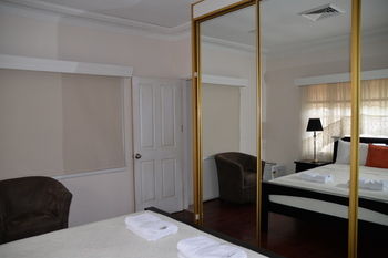 North Ryde Guest House - Australia Shopping 21