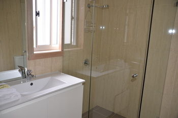 North Ryde Guest House - Australia Shopping 23