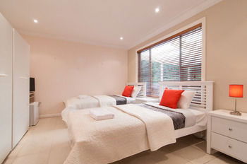 North Ryde Guest House - Australia Shopping 35