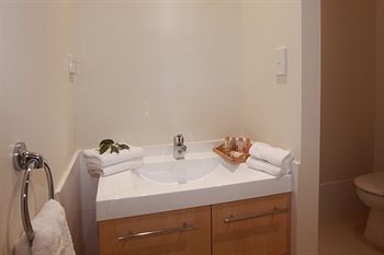 H Boutique Hotel - Accommodation Australia 2