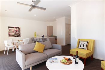 H Boutique Hotel - Accommodation Australia 3