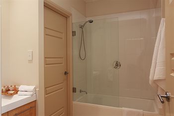 H Boutique Hotel - Accommodation Australia 4