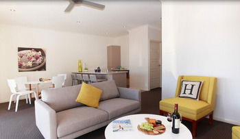 H Boutique Hotel - Accommodation Australia 26