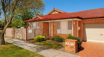 Waverley Corporate Townhouses - Australia Shopping 1