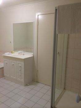 Australian Home Away Ringwood @ Bardia - Local Tourism 0