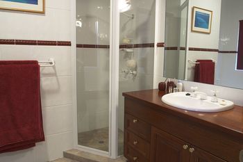 Kingfishers Manor @ Noosa - Local Tourism 6