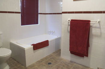 Kingfishers Manor @ Noosa - Local Tourism 8