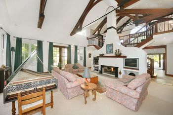 Kingfishers Manor @ Noosa - Local Tourism 24