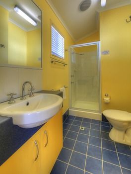 Alex Beach Cabins - Australia Shopping 2