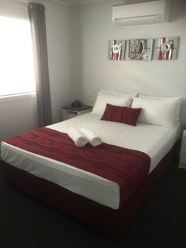 Alex Beach Cabins - Australia Shopping 4