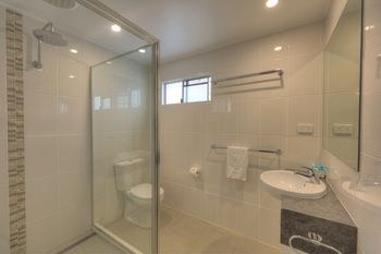 Alex Beach Cabins - Australia Shopping 6