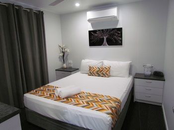 Alex Beach Cabins - Australia Shopping 21