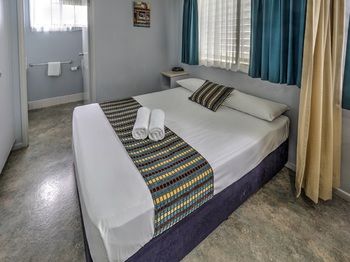 Alex Beach Cabins - Australia Shopping 30